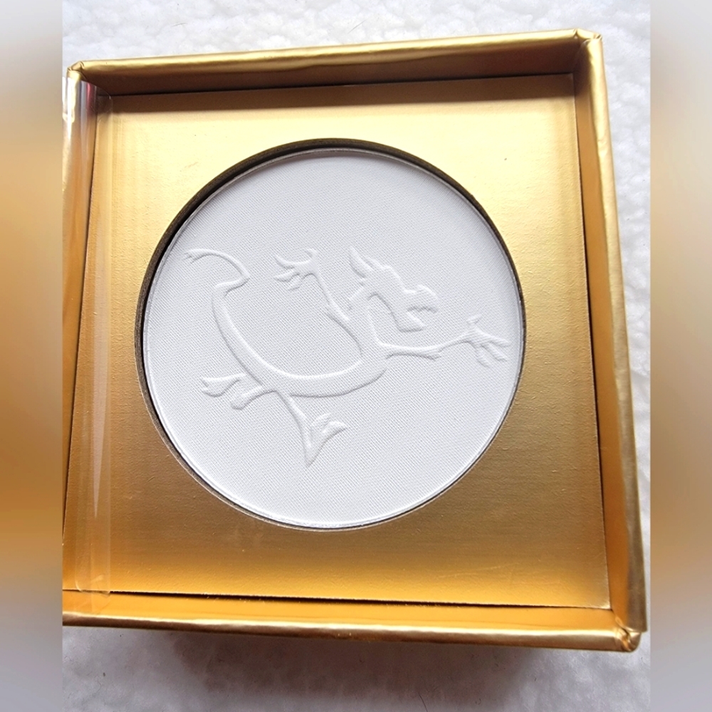 ⏬️CLEARANCE 💥EXCLUSIVE LIMITED EDITION Revolution Mulan Setting Powder! - Picture 3 of 7